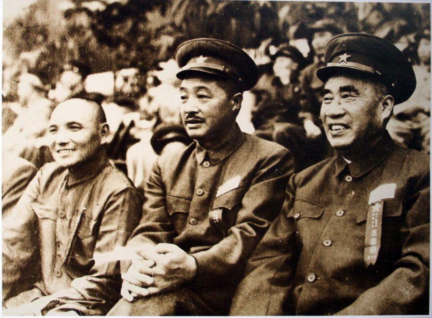 贺龙2.jpg
